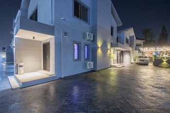 the corniche hotel and apartment