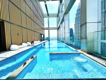 tropicanathe residence klcc by cozy stay