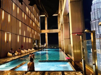 tropicanathe residence klcc by cozy stay