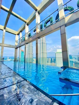 tropicanathe residence klcc by cozy stay