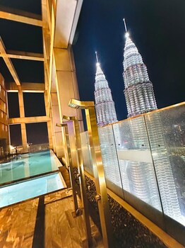 tropicanathe residence klcc by cozy stay