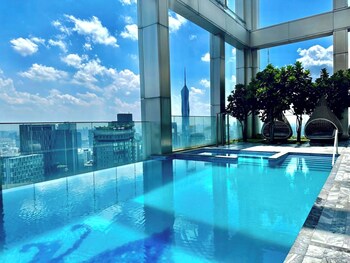 tropicanathe residence klcc by cozy stay