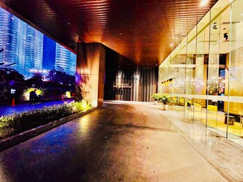 tropicanathe residence klcc by cozy stay