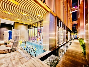 tropicanathe residence klcc by cozy stay