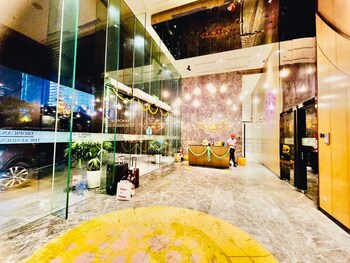 tropicanathe residence klcc by cozy stay