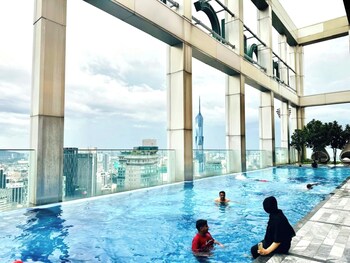 tropicanathe residence klcc by cozy stay
