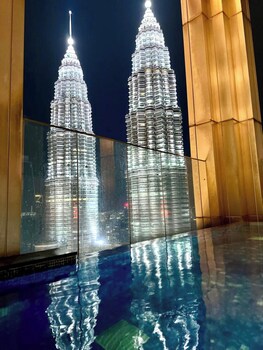 tropicanathe residence klcc by cozy stay