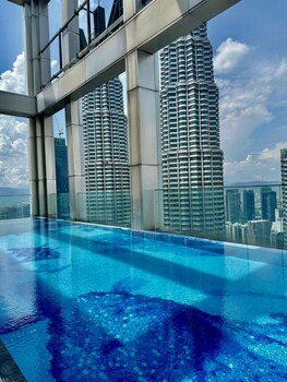 tropicanathe residence klcc by cozy stay