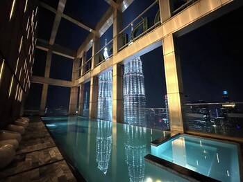 tropicanathe residence klcc by cozy stay