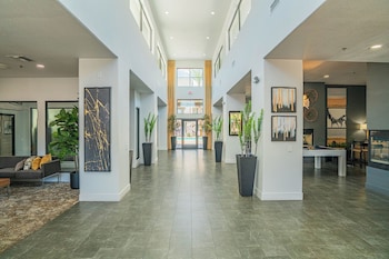Rove Living/Kb - Zone Westgate,6610 N 93Rd Ave,4 star
