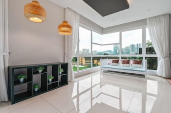 the embassy row 206 apartments