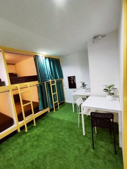 banana bunkhouse hostel