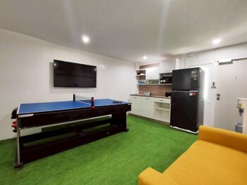 banana bunkhouse hostel