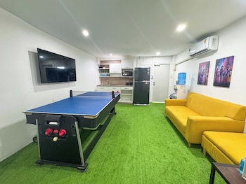 banana bunkhouse hostel