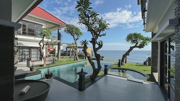 Blue Marlin 6-Br Villa Singaraja Bali,,4 star