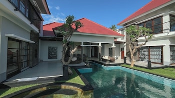 Blue Marlin 6-Br Villa Singaraja Bali,,4 star