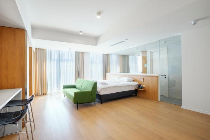 aura tbilisi living