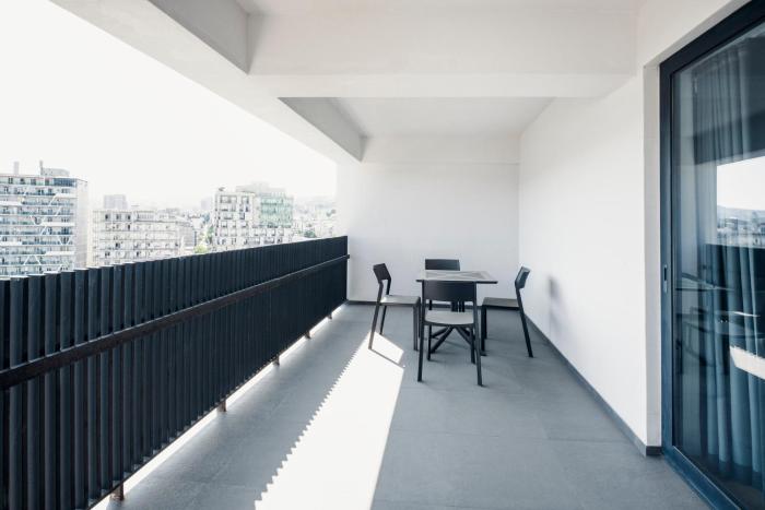 aura tbilisi living
