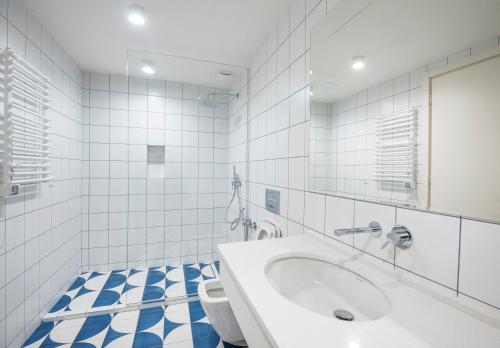 aura tbilisi living