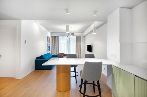 aura tbilisi living