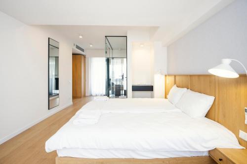 aura tbilisi living