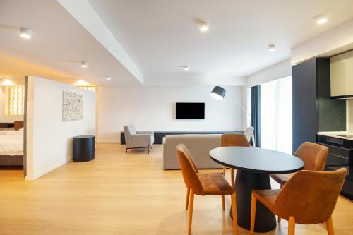 aura tbilisi living
