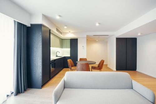 aura tbilisi living