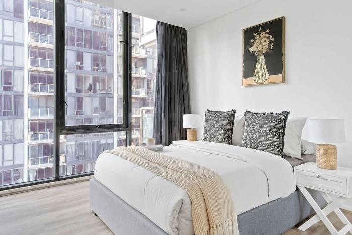 large 3br apt near crown sleeps 10 free parking