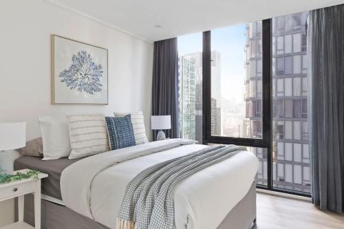 large 3br apt near crown sleeps 10 free parking