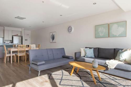 large 3br apt near crown sleeps 10 free parking