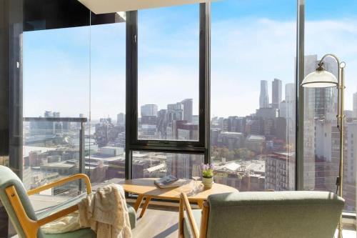large 3br apt near crown sleeps 10 free parking