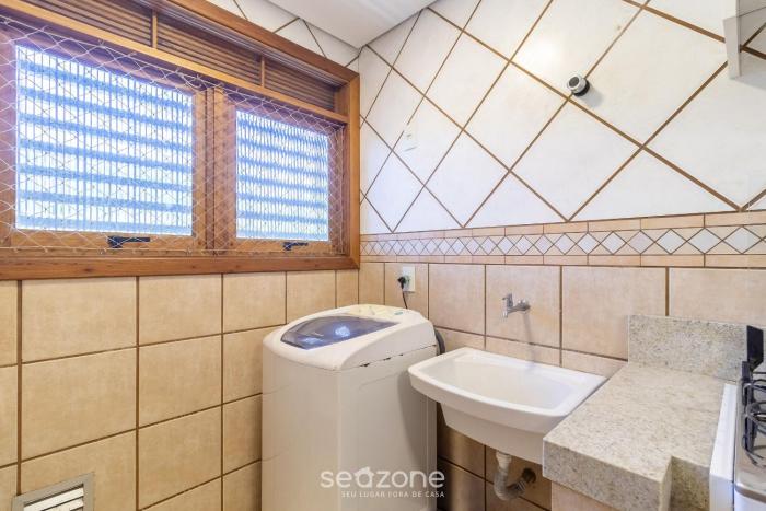 charm and comfort 450m from the beach cmh0202