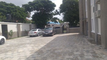 de marshall hotel and apartments