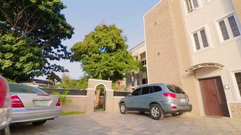 de marshall hotel and apartments
