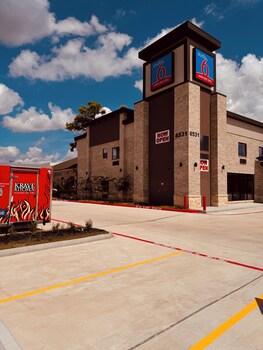 studio 6 humble tx