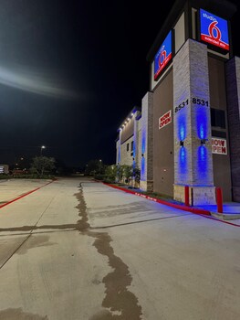 studio 6 humble tx