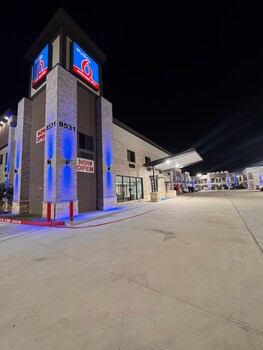 studio 6 humble tx