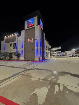 studio 6 humble tx