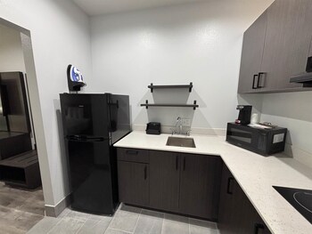 studio 6 humble tx