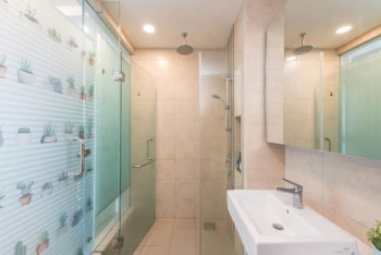 the robertson residences free gym and pool
