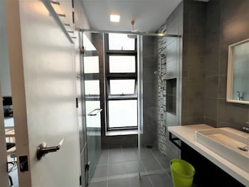 the robertson residences free gym and pool
