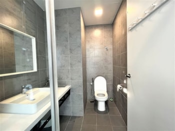 the robertson residences free gym and pool