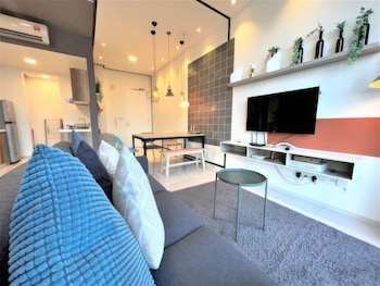 the robertson residences free gym and pool