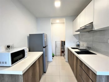 the robertson residences free gym and pool