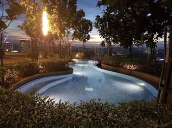 the robertson residences free gym and pool