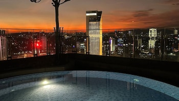 the robertson residences free gym and pool