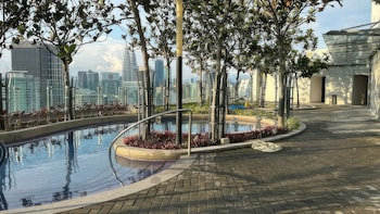 the robertson residences free gym and pool