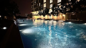 the robertson residences free gym and pool