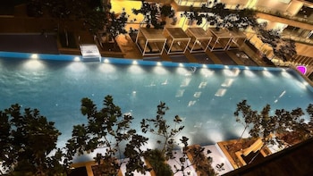 the robertson residences free gym and pool