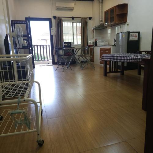 ali xayathit apartment and hotel